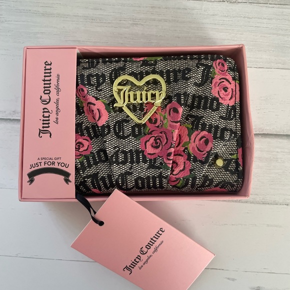 Juicy Couture Black Beige Blooms Zip Around NWT Great 🎁 - Picture 4 of 9